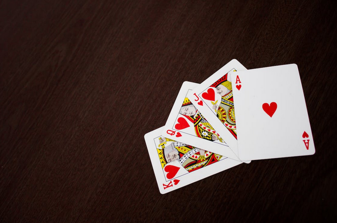 Best Three-Card Poker Strategy: How Pros Play This Game